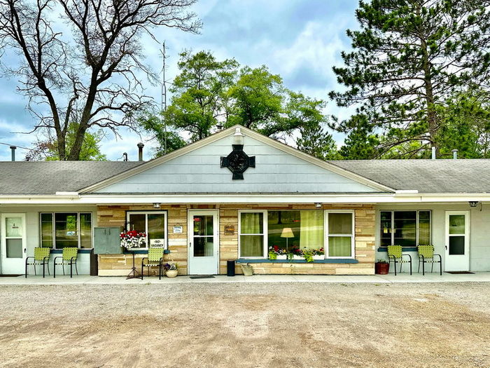 9 Oaks Inn (Pine Aire Motel, Pine-Aire Motel) - From Real Estate Listing